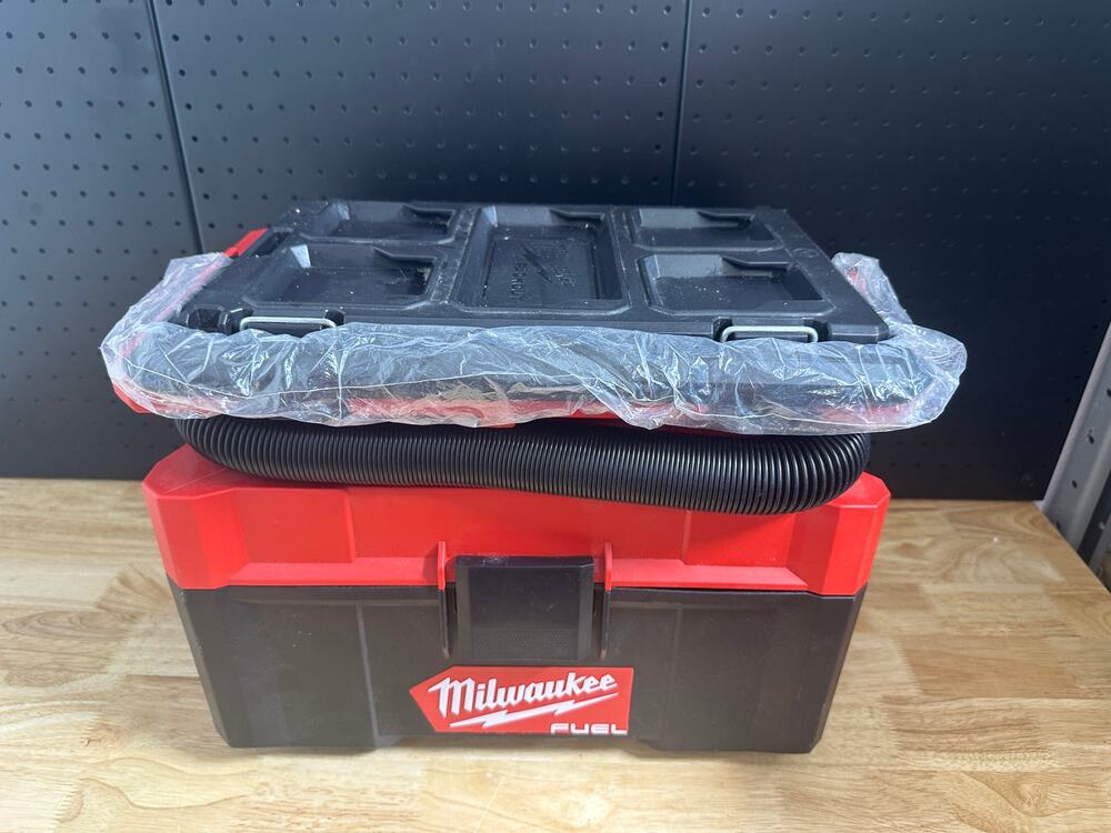 Milwaukee M18 Fuel 0970-20 Cordless Wet/Dry Vacuum - Black
